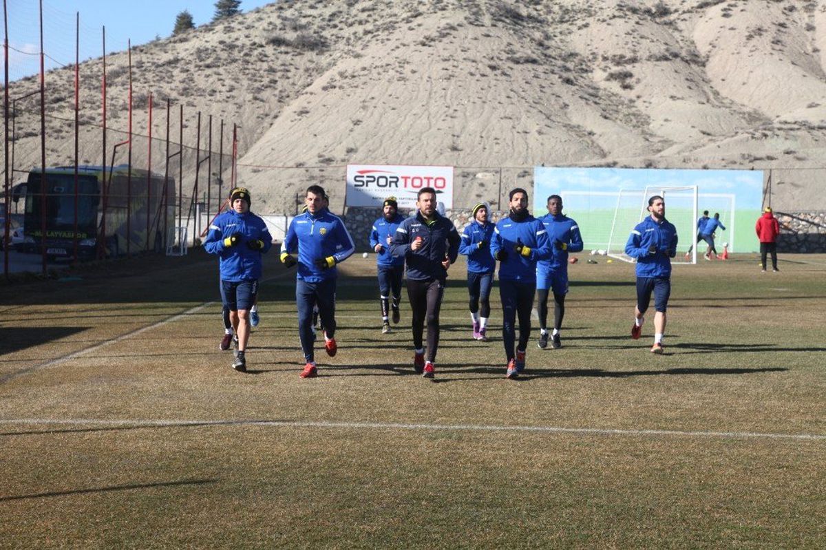 Evkur Yeni Malatyaspor, Başakşehir\'e Bileniyor