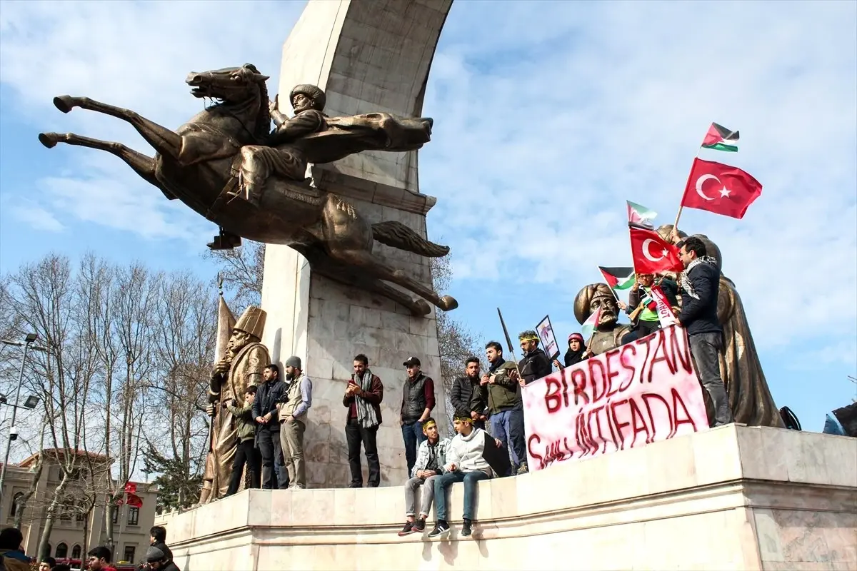 Fatih\'te "Hepimiz Meryemiz" Yürüyüşü