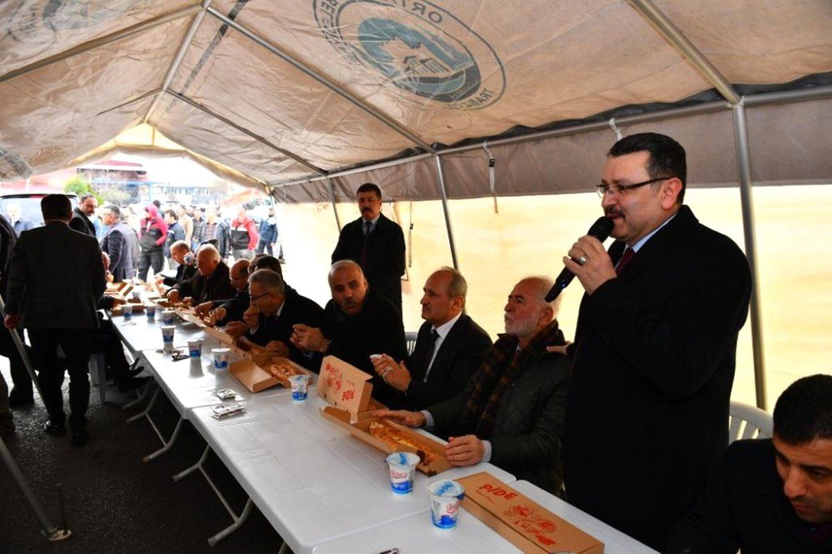 Genç Trabzonlular\'ı Cumhurbaşkanı Erdoğan\'ın Mitingine Davet Etti