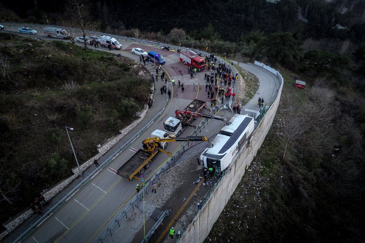 Güncelleme 2 - Uludağ Yolunda Tur Otobüsü Devrildi