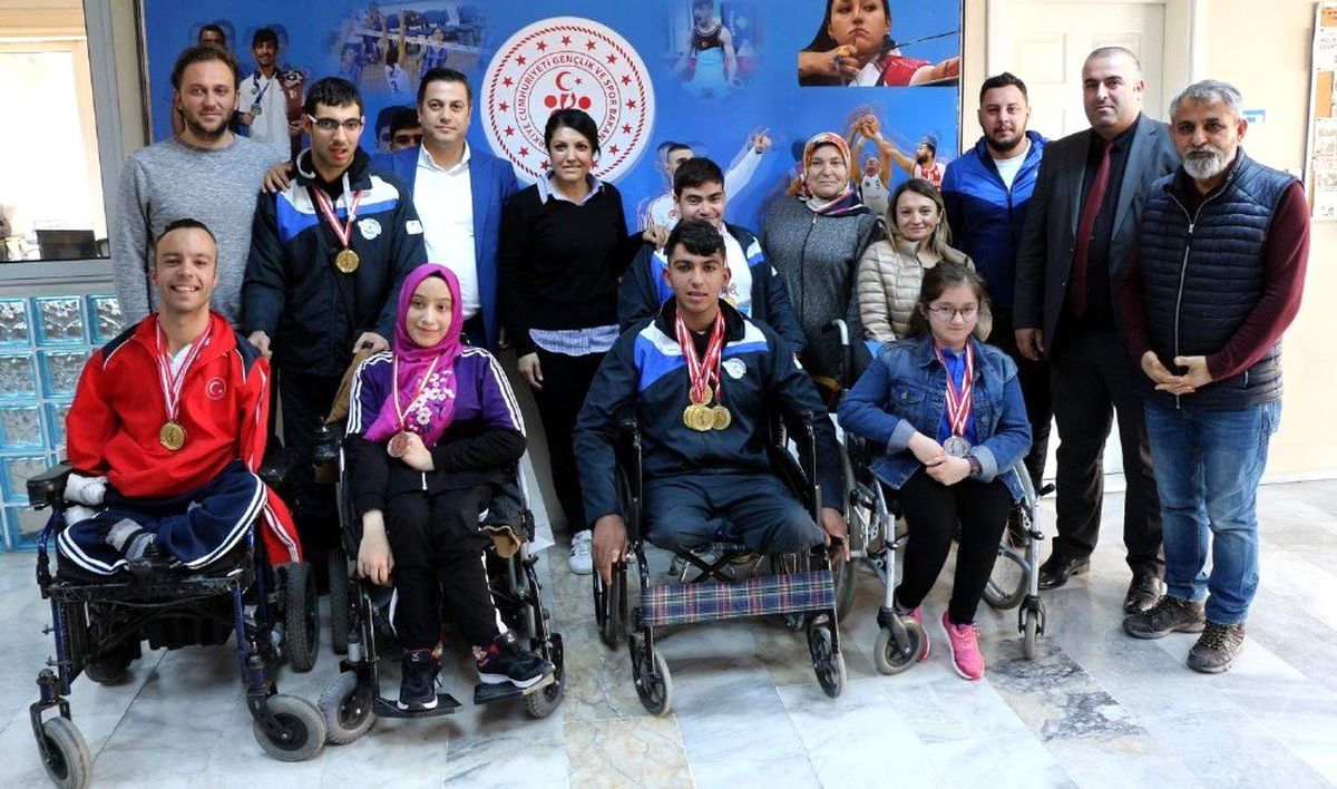 İl Müdürü Öztürk Şampiyon Sporcuları Ödüllendirdi