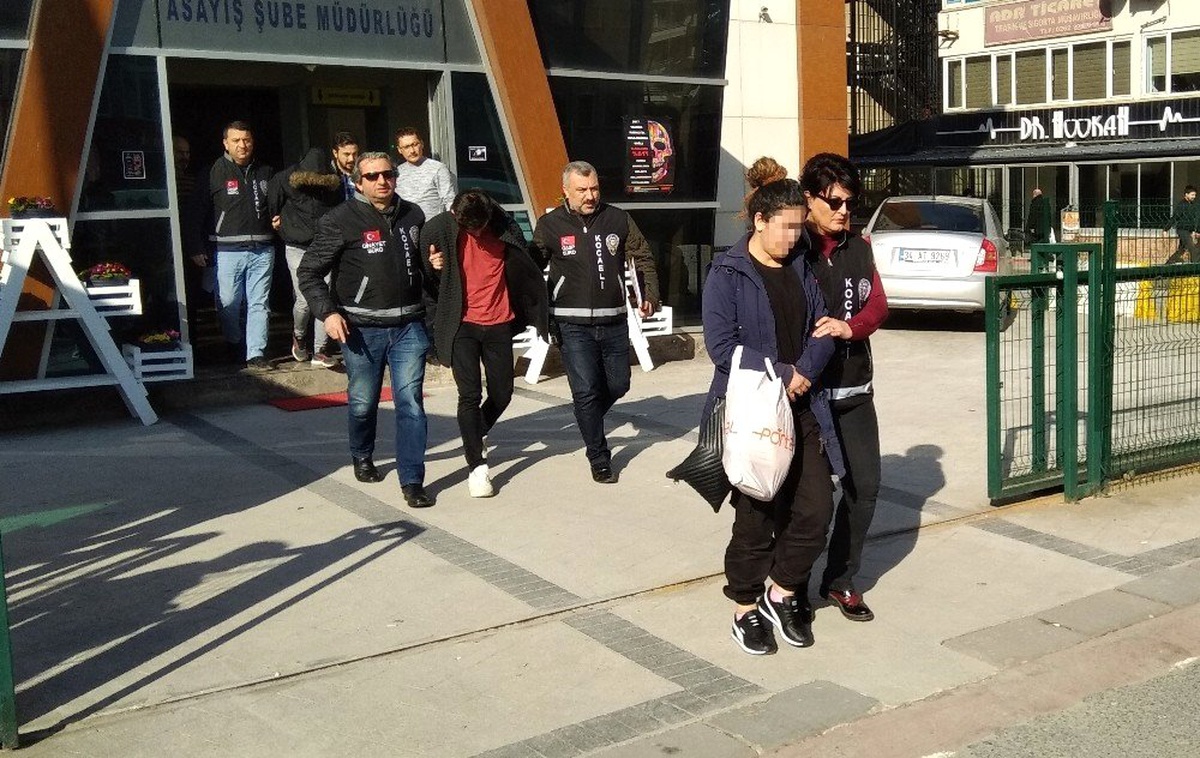 İzmit\'te Fuhuş Pazarlığına Gelen Şahsı Gasp Eden 5 Kişi Tutuklandı