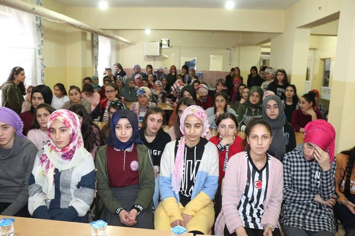Kaymakam Uzan, Öğrencilerle Buluştu
