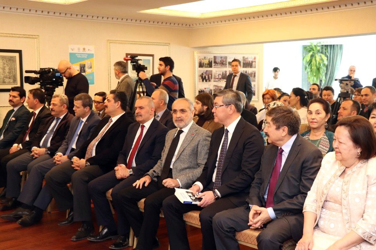 Kazakistan Cumhurbaşkanı Nazarbayev\'den Yalçın Topçu\'ya Madalya