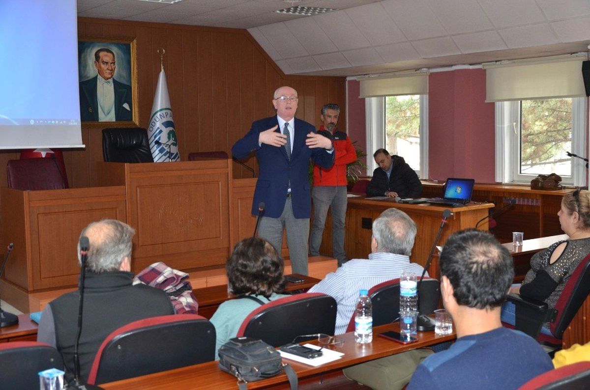 Kazım Kurt\'tan Hayvanseverlere Müjde