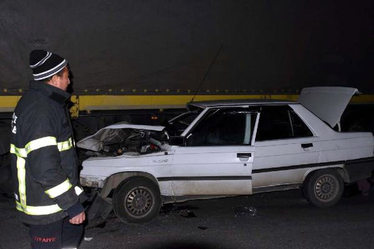 Kırıkkale\'de Otomobille Tır Çarpıştı: 2 Si Çocuk, 4 Yaralı
