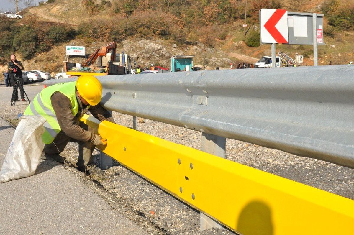 Motorcu Dostu Bariyerler Bursa\'da Takılmaya Başlandı