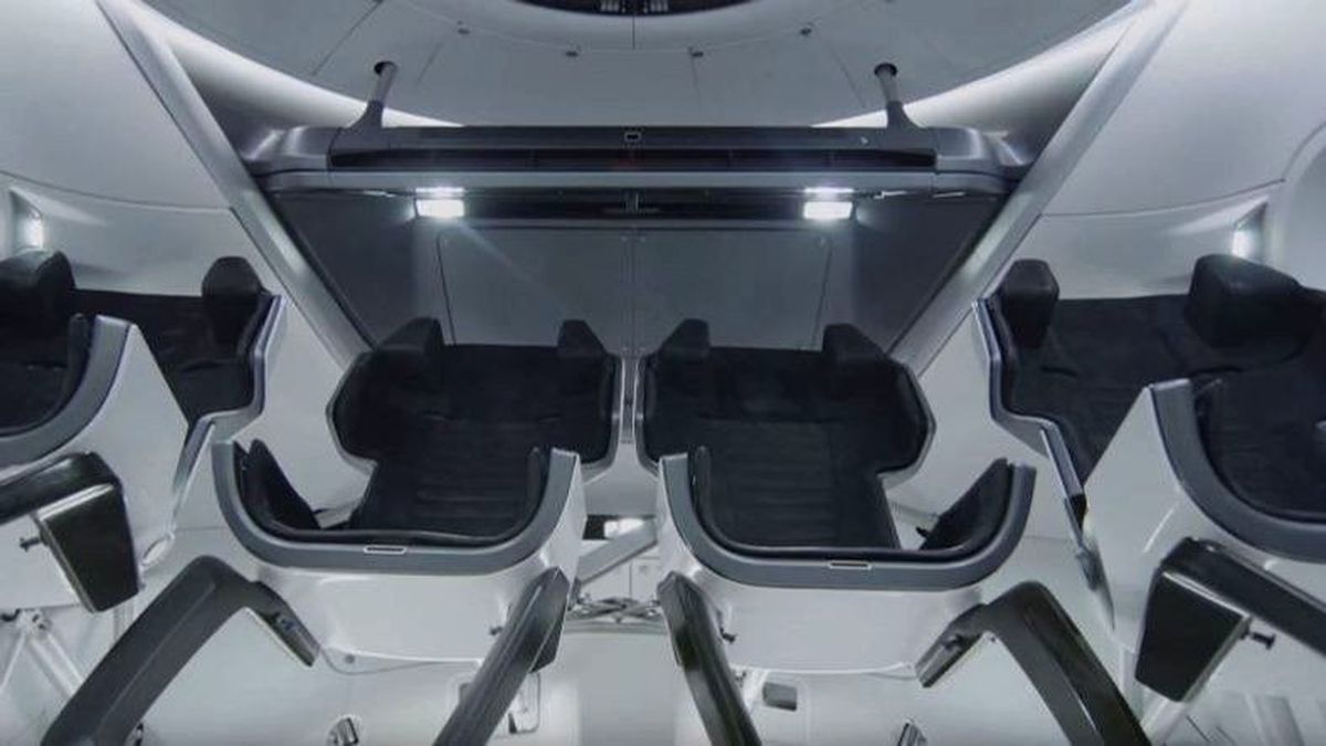 Nasa, Spacex\'in Uzay Aracı Crew Dragon\'un İçinden Bir Video Paylaştı