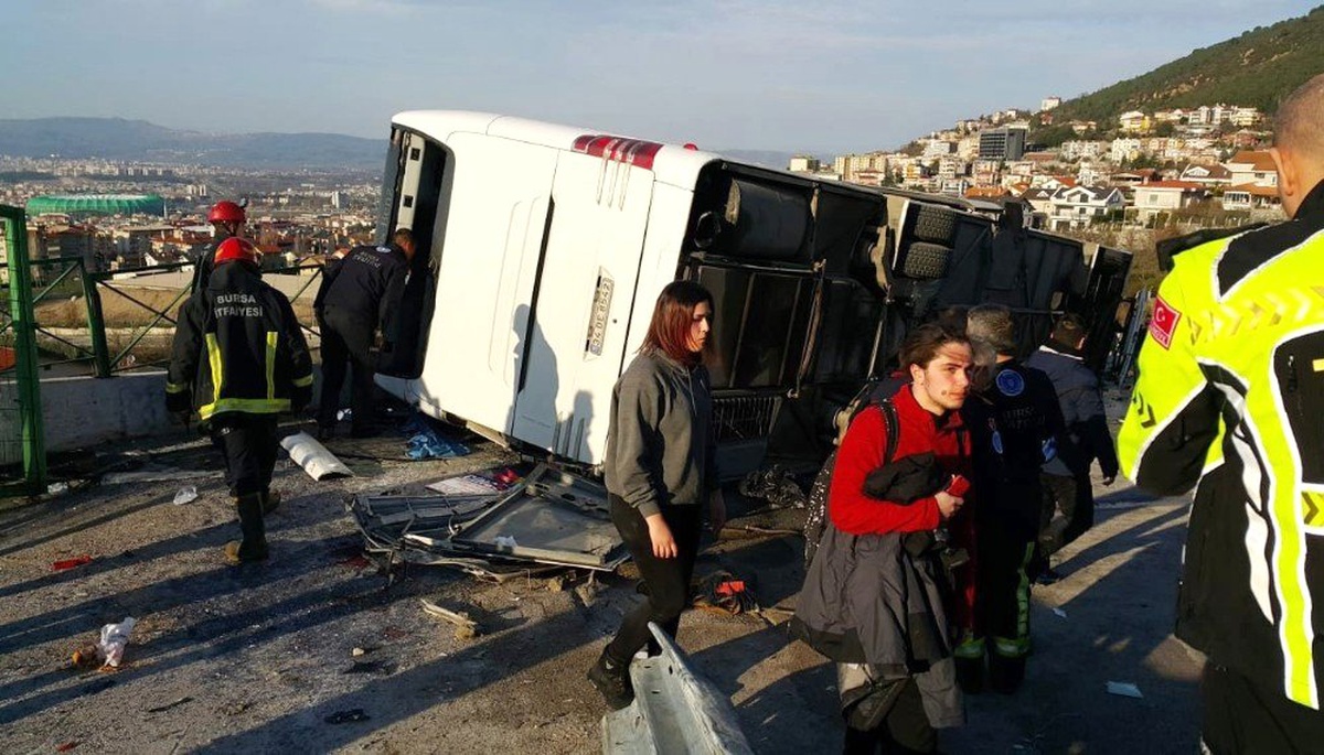 Öğrencileri Taşıyan Otobüs Kaza Yaptı: 48 Yaralı