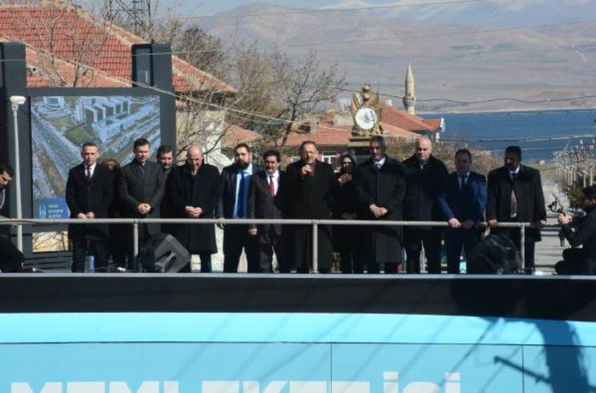 Özhaseki: Evine Su Parasını Getiren Tahsildarın Militan Olduğunu Düşünün