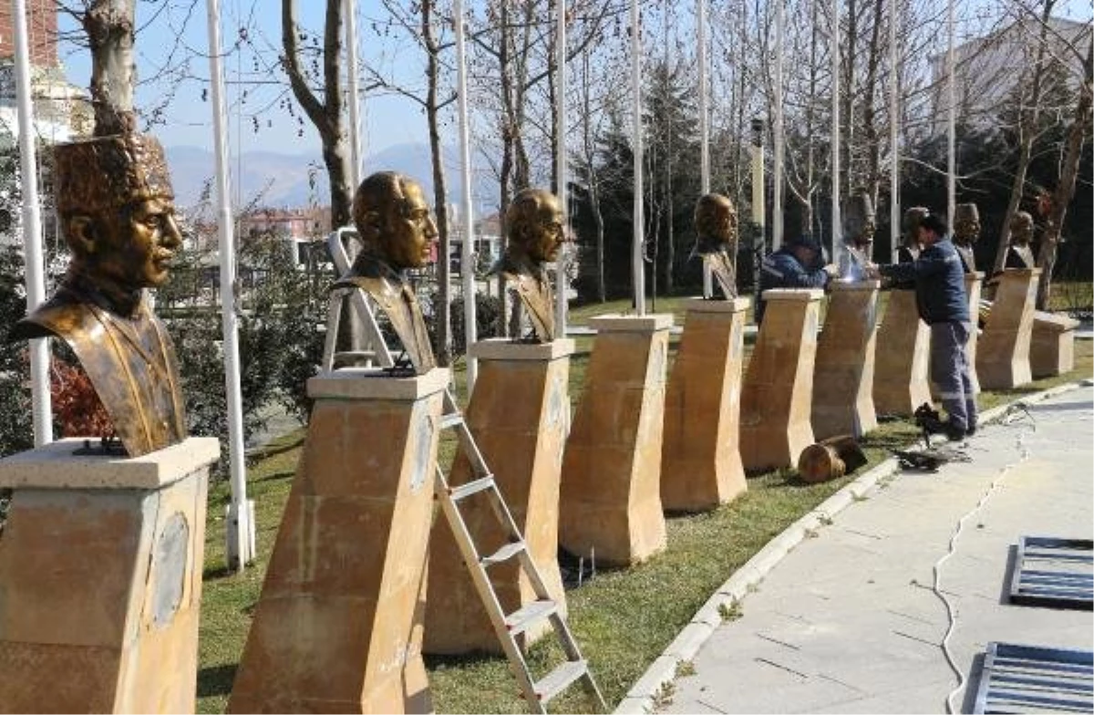 Parktan Çalınan Türk Büyüklerinin Büstleri Yenilendi