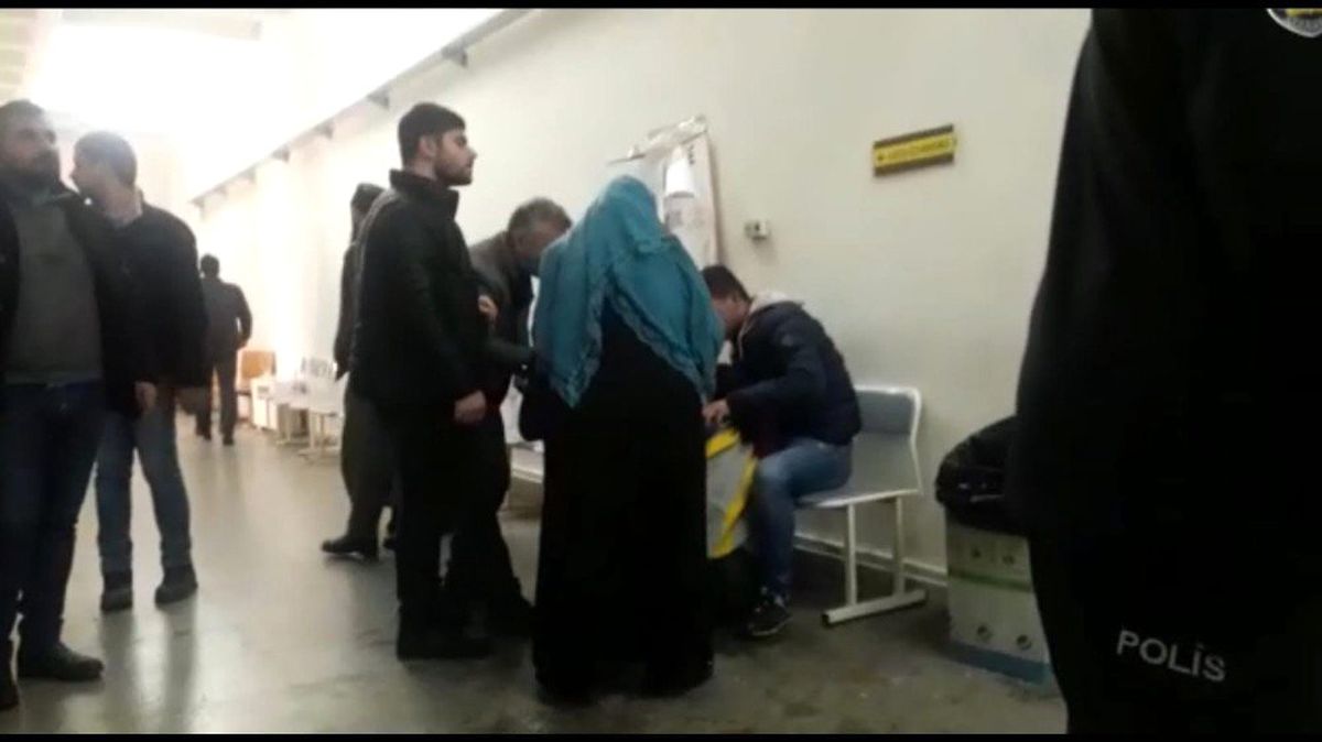 Polisi Darp Eden Tutuklu Sanık İlk Duruşmada Tahliye Edildi