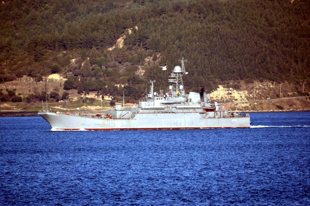 Rus Askeri Gemisi Çanakkale Boğazı\'ndan Geçti