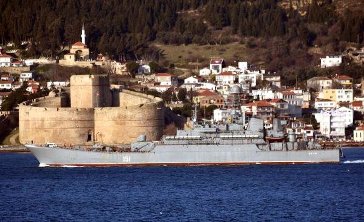 Rus Savaş Gemisi \'Azov\' Akdeniz\'e İniyor