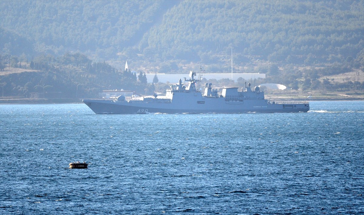 Rus ve ABD Askeri Gemileri Çanakkale Boğazı\'ndan Geçti