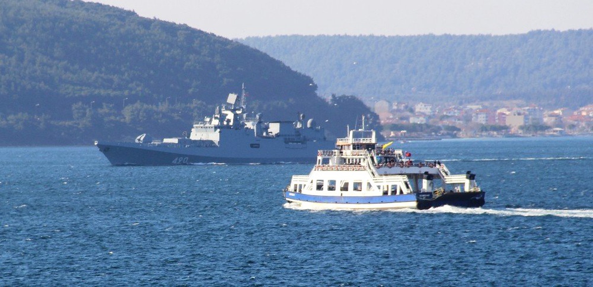 Rus ve Amerikan Savaş Gemileri Çanakkale Boğazı\'ndan Geçti