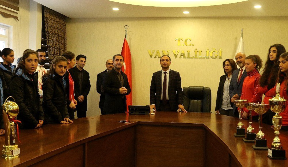 Şampiyonlardan Vali Yardımcısı Aslan\'a Ziyaret