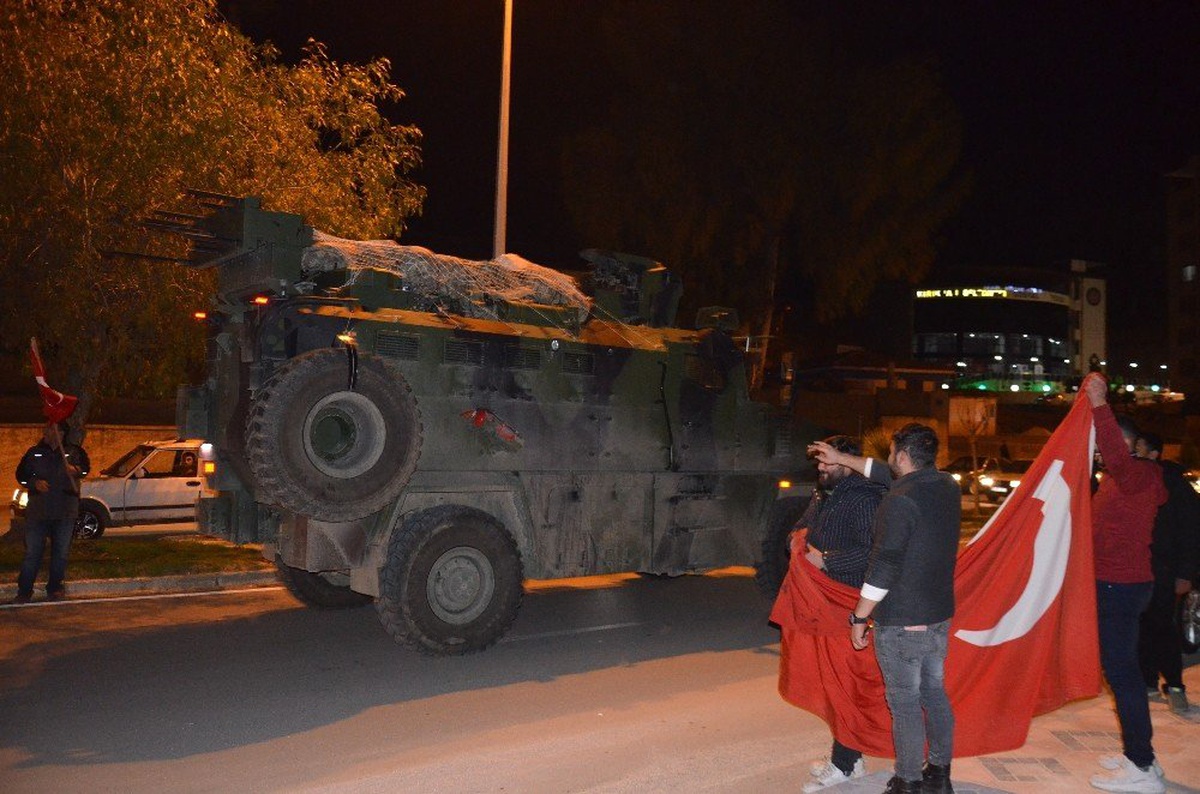 Sınır Birliklerine Mehter Marşıyla Askeri Sevkiyat
