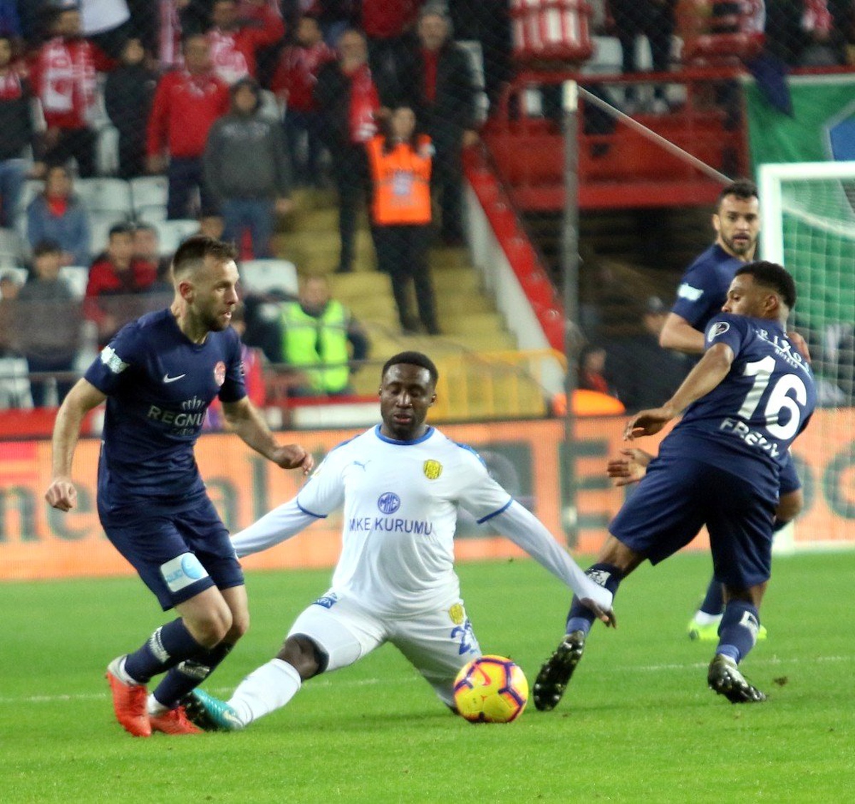 Spor Toto Süper Lig: Antalyaspor: 2 - Mke Ankaragücü: 4 (Maç Sonucu)