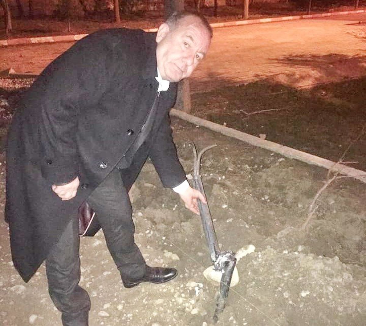 Sungurlu Kent Parkın Elektrik Kabloları Baltayla Kesildi