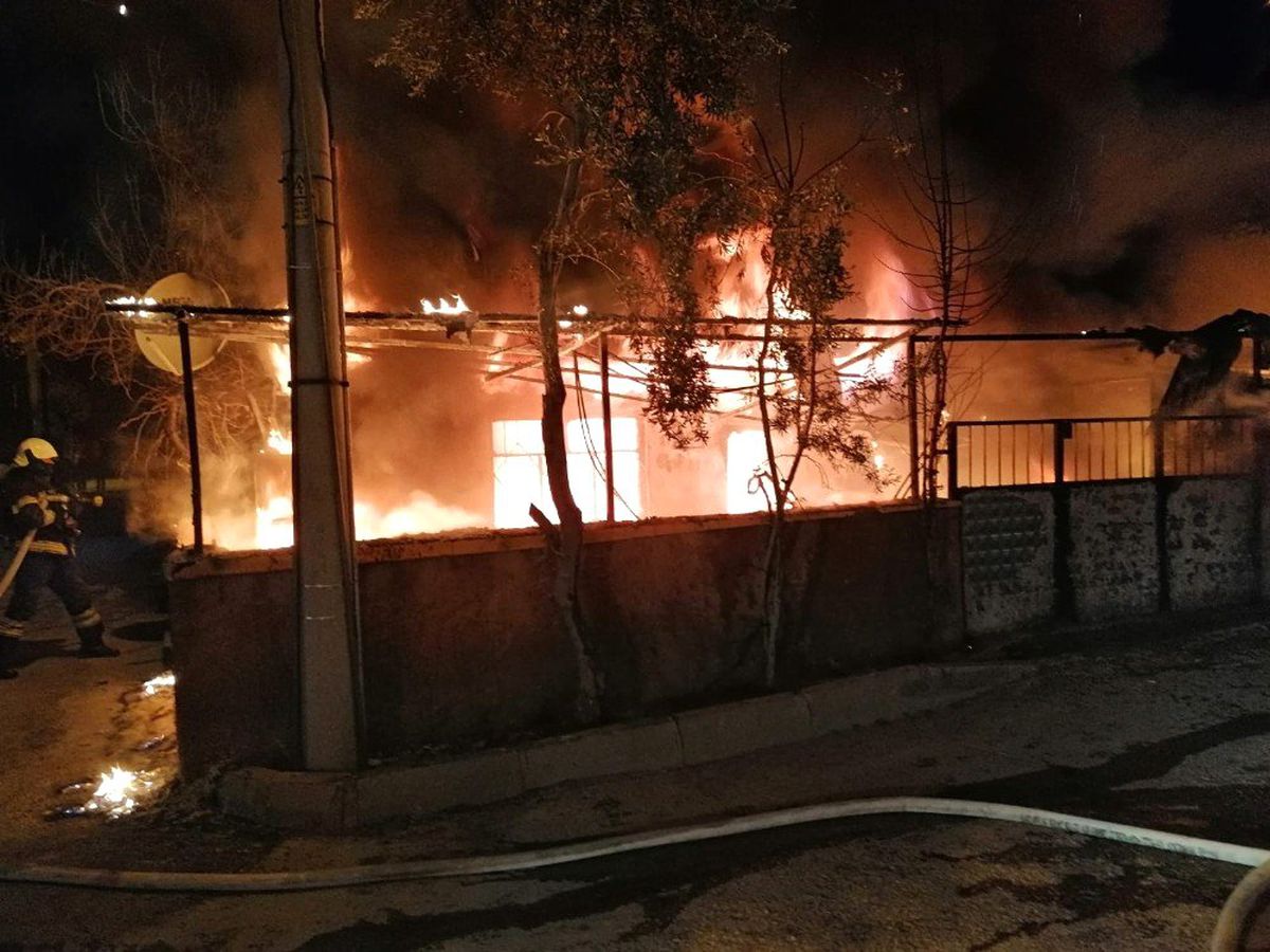 Suriyeli Aile Kaldıkları Evde Güne Alevlerle Uyandı