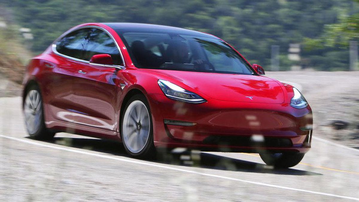 Tesla Model 3, Satış Rekorları Kırdıracak Bir Fiyatla İnternetten Satışa Sunuldu