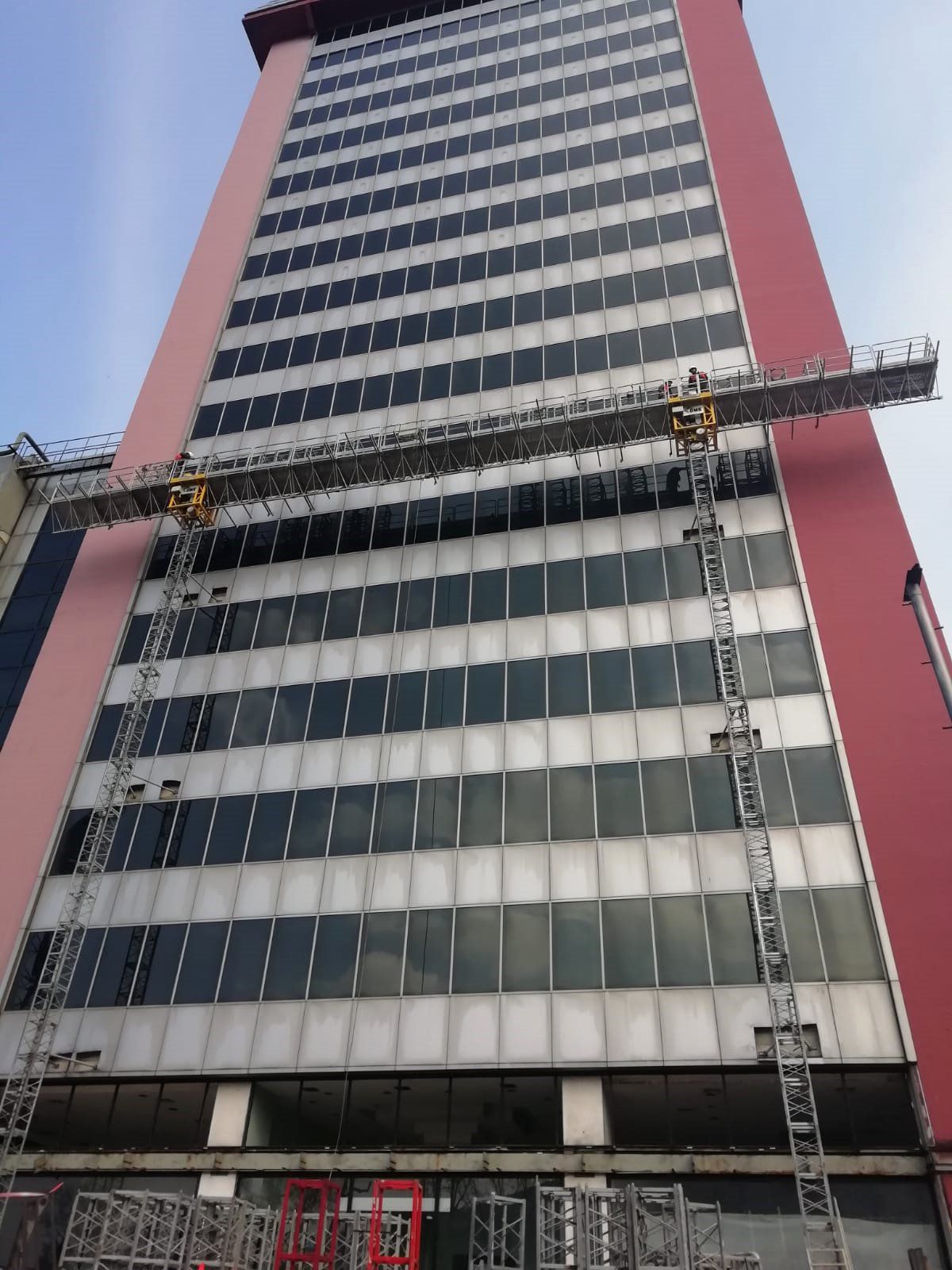 Tower Plaza\'da Yıkım Süreci Başladı