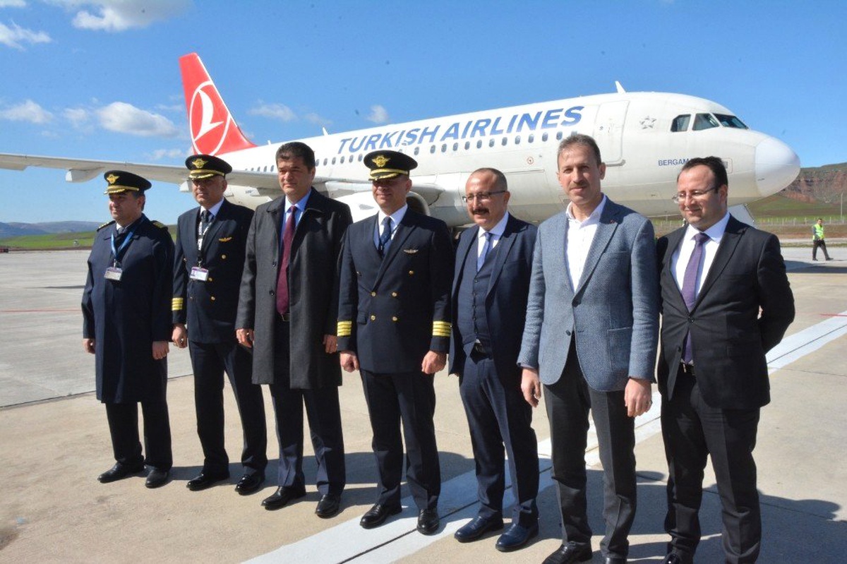 Vali Atik, Havaalanında Test Uçuşlarını İnceledi