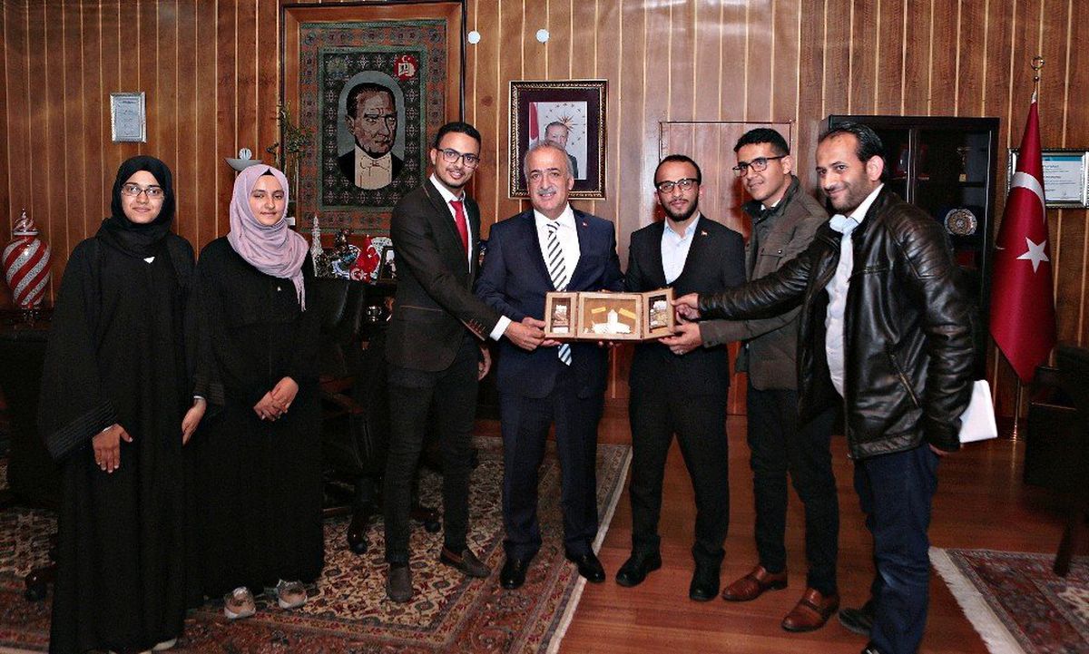 Yemenli Öğrencilerden Rektör Çomaklı\'ya Ziyaret