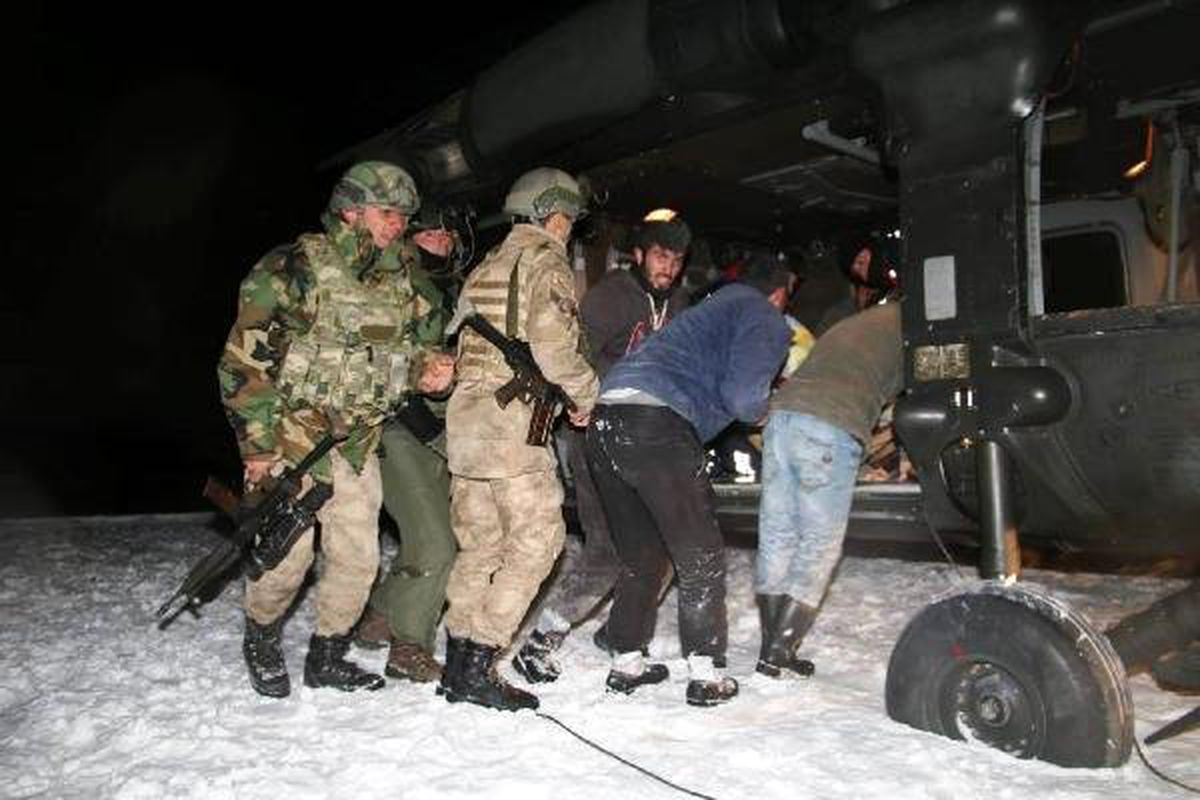 8\'inci Çocuğuna Hamile Kadın Helikopterle Hastaneye Kaldırıldı