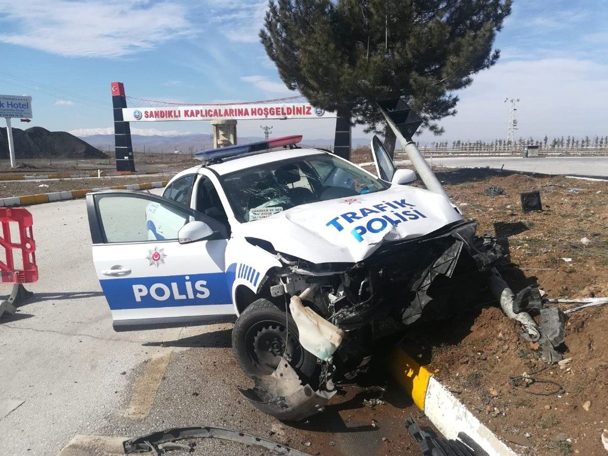 Afyonkarahisar\'da Trafik Kazası, 2 Polis Yaralı
