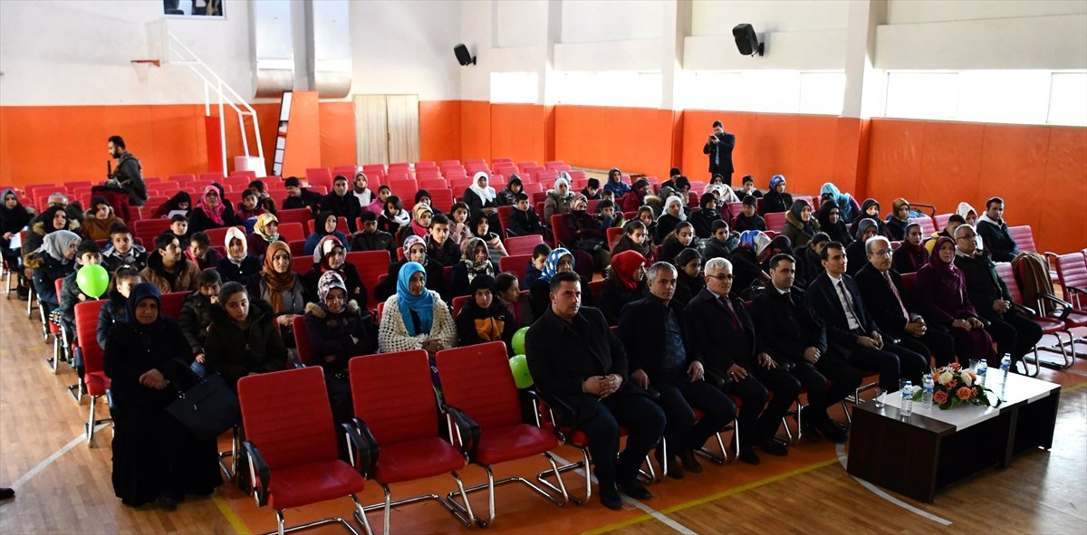 Ağrı\'da "Okul Destek Projesi" ile İhtiyaç Sahibi Öğrenciler Sevindirildi