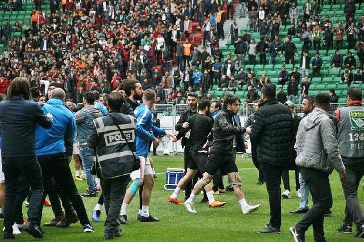 Amed Sportif - Sakaryaspor Futbolcuları Maç Öncesi Kavga Etti