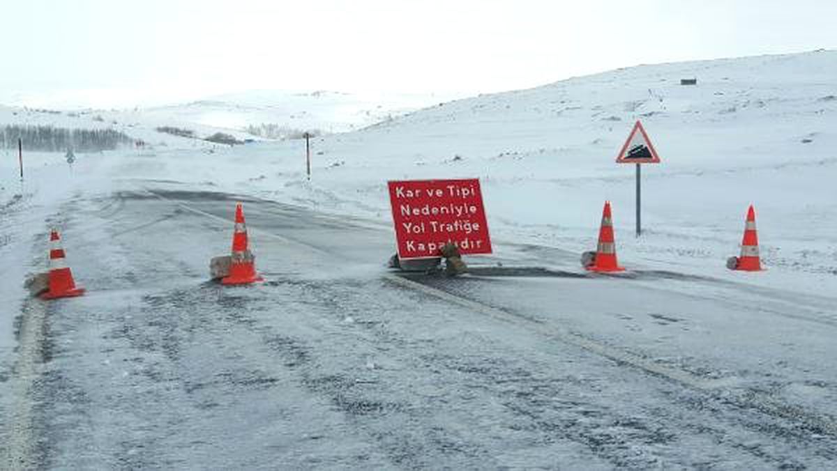 Ardahan-Şavşat Karayolu, Kar ve Tipi Nedeniyle Ulaşıma Kapatıldı