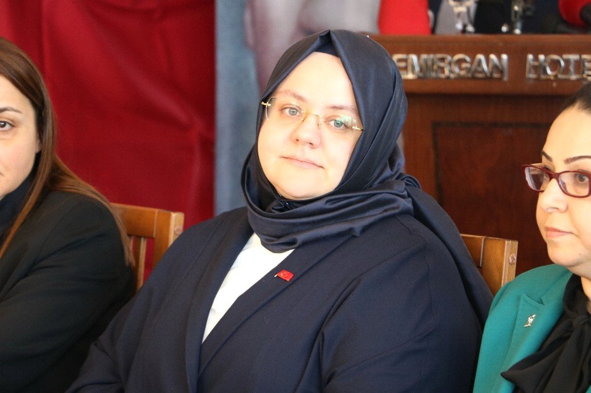 Bakan Selçuk, "Bir Taraftan Kalkınmamıza Ekonomiye Kadınları Dahil Ederken, Diğer Yandan...