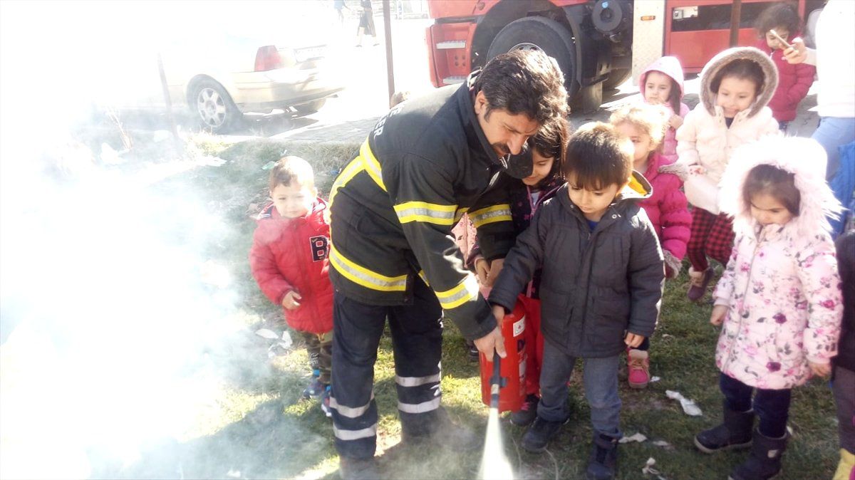 Banaz\'da İtfaiyeciler, Kreş Öğrencilerine Eğitim Verdi