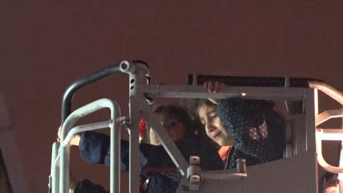 Bina Girişindeki Elektrik Panosunda Yangın: 22 Kişiyi İtfaiye Kurtardı