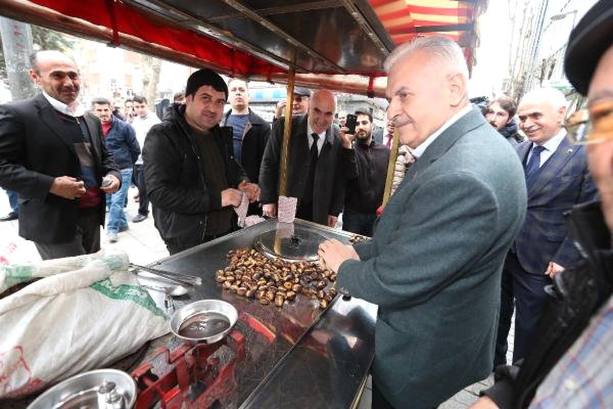 Binali Yıldırım Pendik\'te Kestane Dağıttı, Döner Kesti