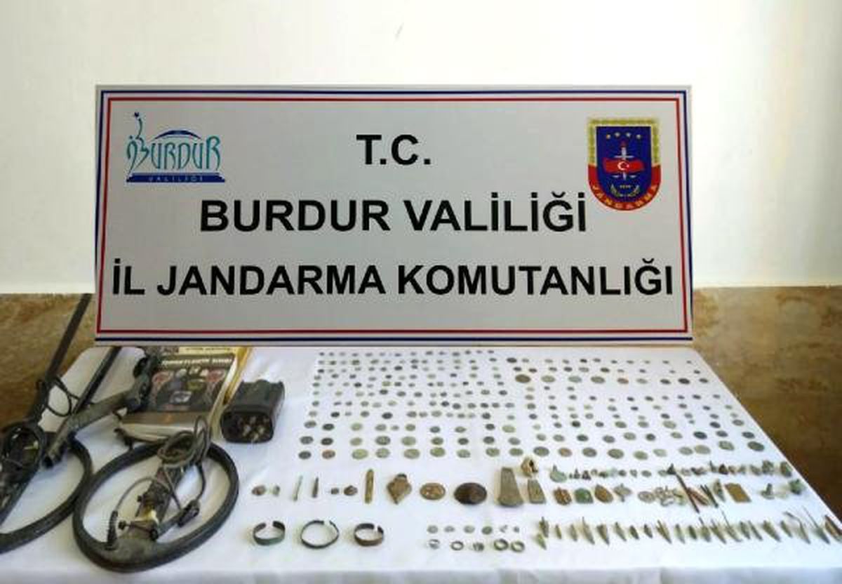 Burdur\'da 316 Parça Tarihi Eser Ele Geçirildi