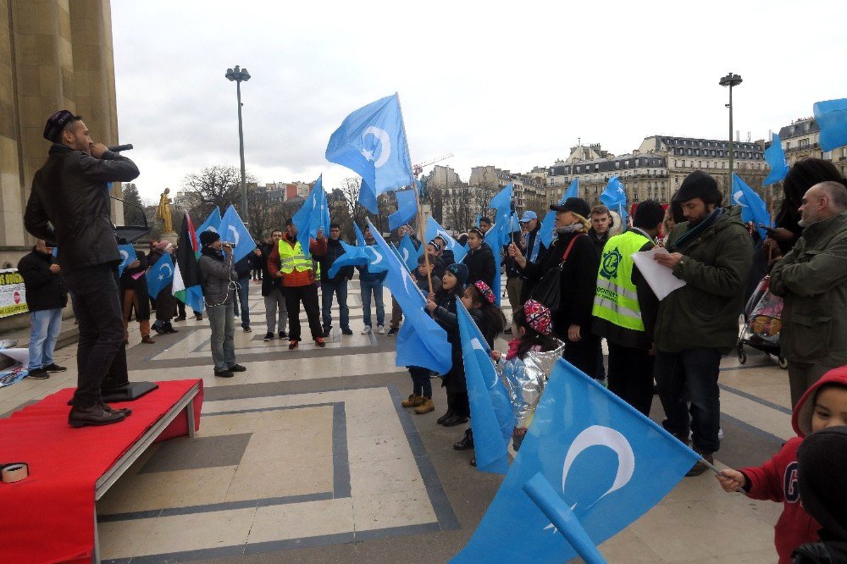 Çin\'in Doğu Türkistan\'daki Zulmü Paris\'te Kınandı