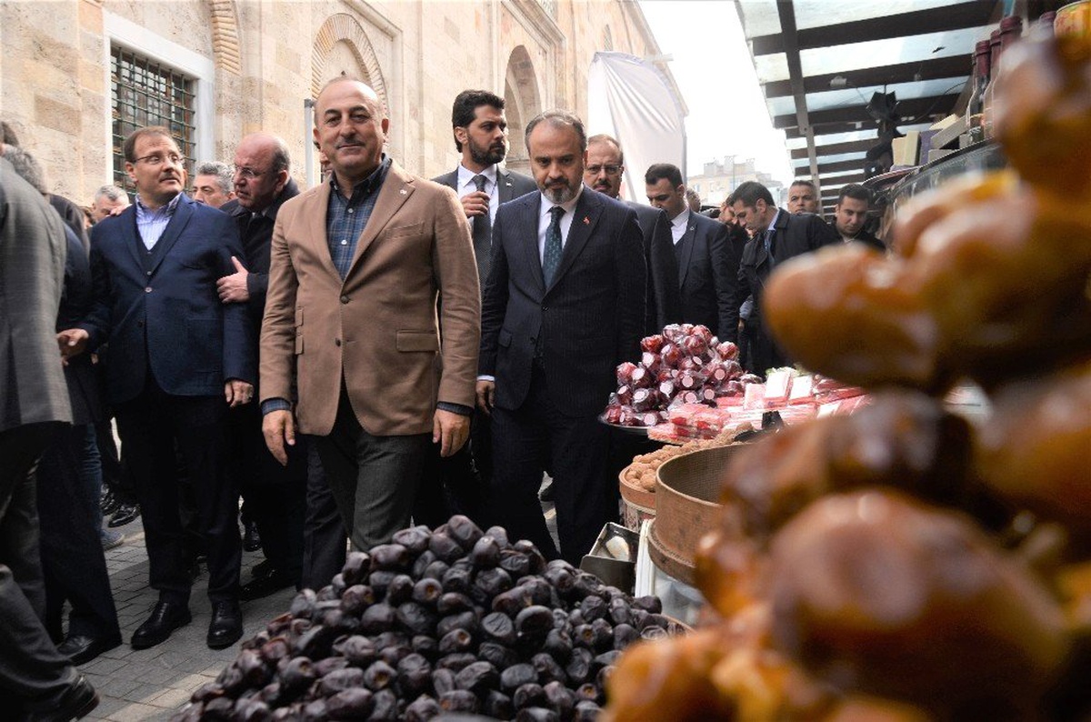 Dışişleri Bakanı Çavuşoğlu Tarihi Kapalı Çarşıyı Gezdi