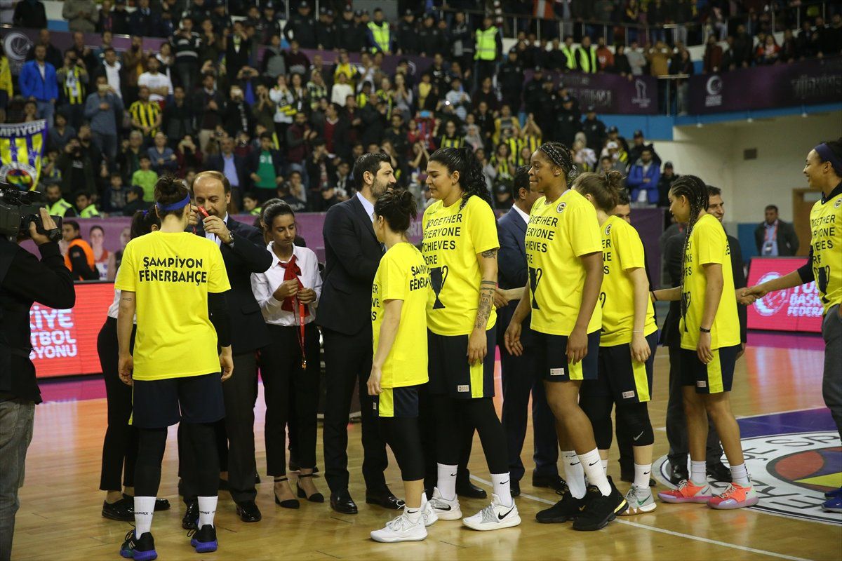 Fenerbahçe Kupasını Aldı