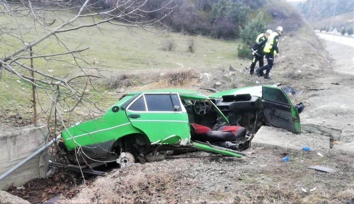 Hurdaya Dönen Otomobilden Sağ Çıktılar