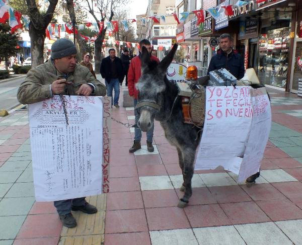 İcra Takibi Başlatılan Çiftçiden Eşekli Protesto