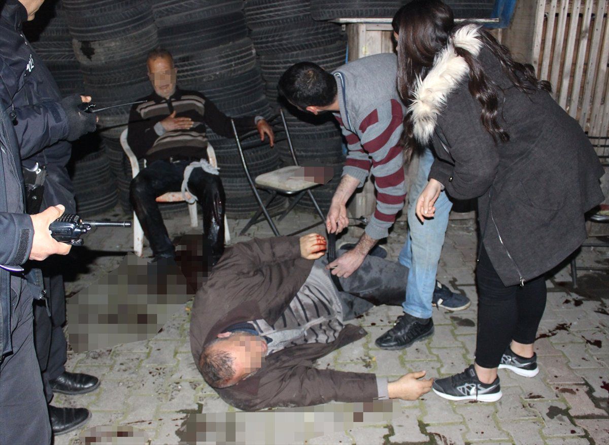 İş Yerlerinde Bıçaklanan İki Kardeş Ağır Yaralandı