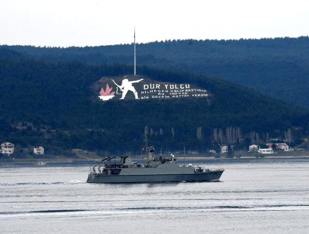 İspanya Mayın Avcı Gemisi Çanakkale Boğazı\'ndan Geçti