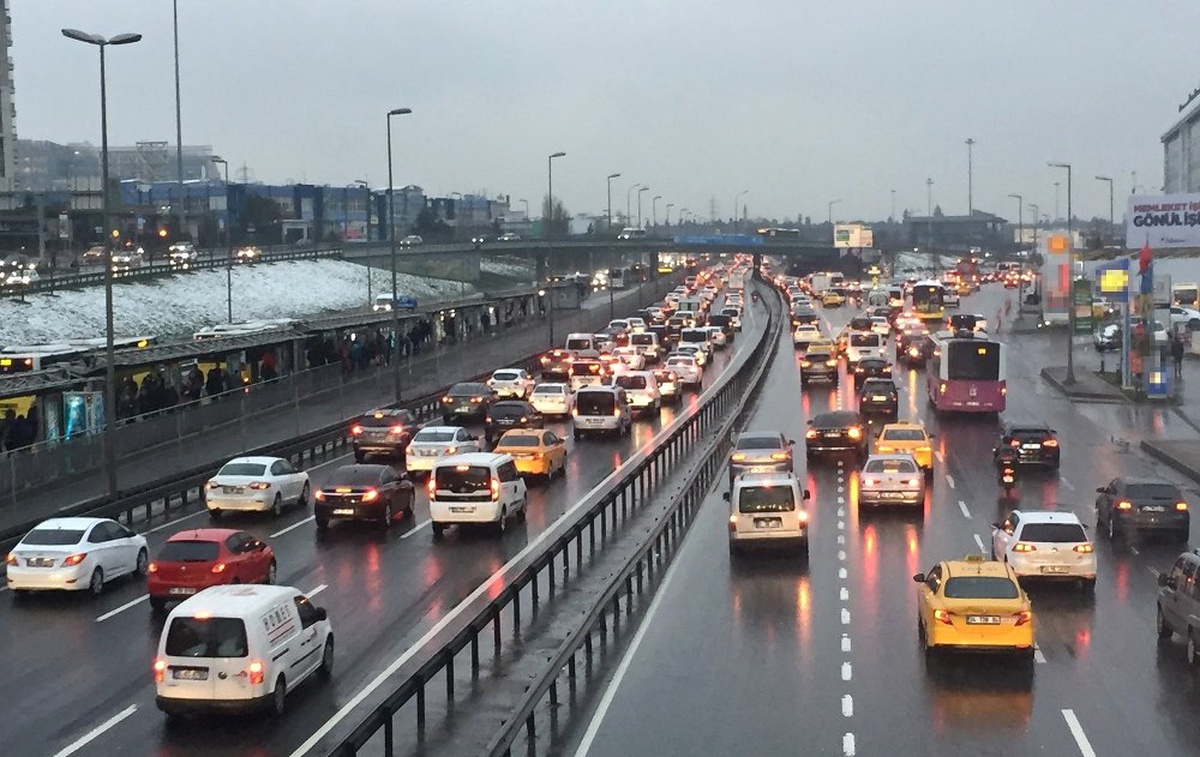İstanbul\'un Araç Sayısı ve Nüfusunda Paralel Artış