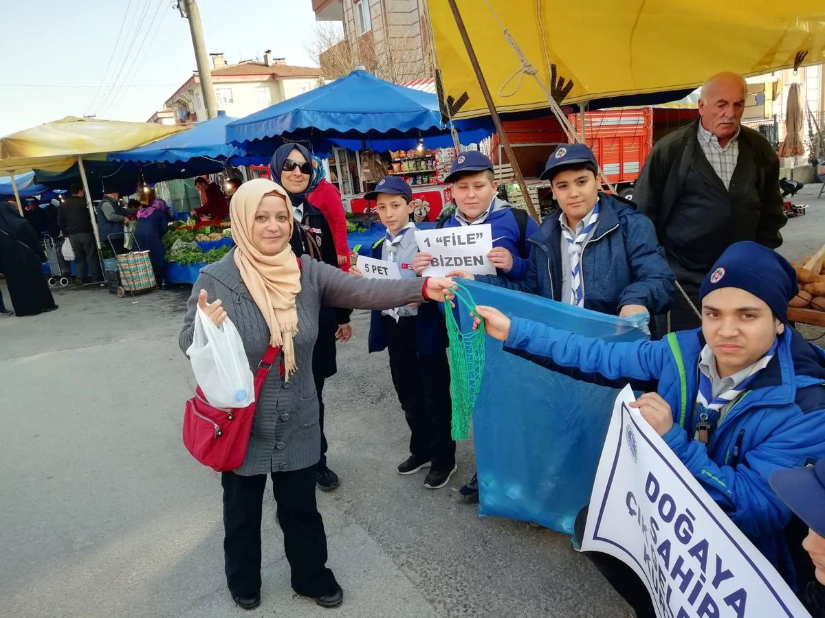 İzciler Topluma Hizmette Yarıştı