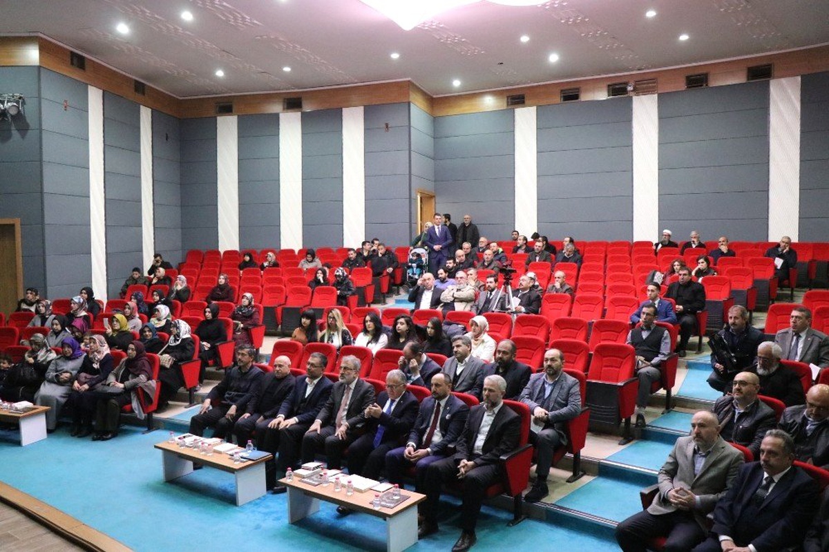 Kayseri\'de \'Aile\' Konusu Masaya Yatırıldı