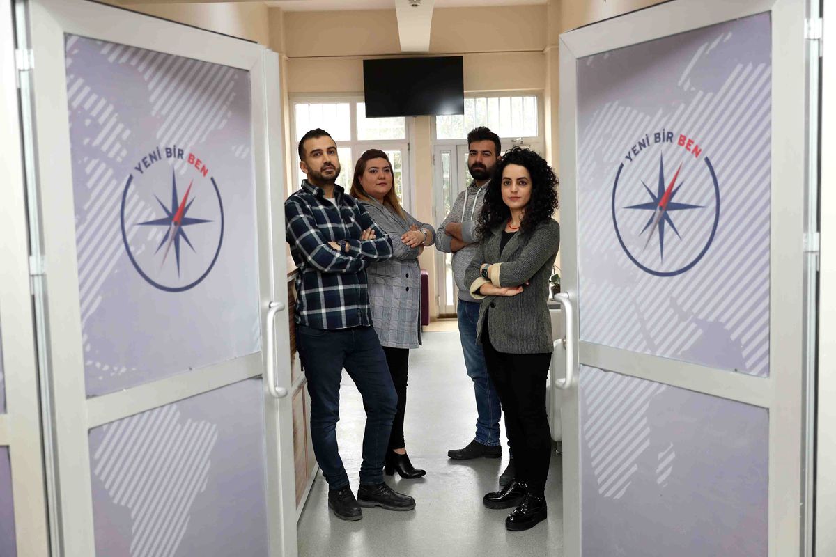Kendi, Arkadaşlarını Uyuşturucudan Kurtarmaya Çalışıyor